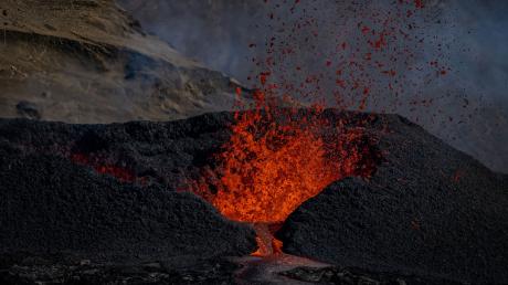 Vulkanausbrüche hat es in Island bislang schon häufiger gegeben - welche Folgen hätte ein Ausbruch bei Grindavik im Jahr 2023?